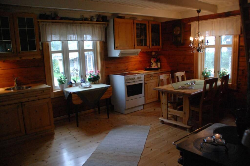 100 Years Old Norwegian Log House In Tromso Villa ภายนอก รูปภาพ