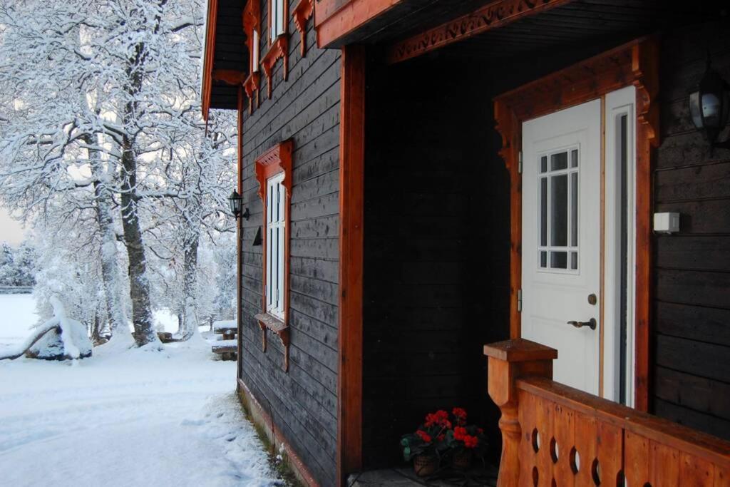 100 Years Old Norwegian Log House In Tromso Villa ภายนอก รูปภาพ