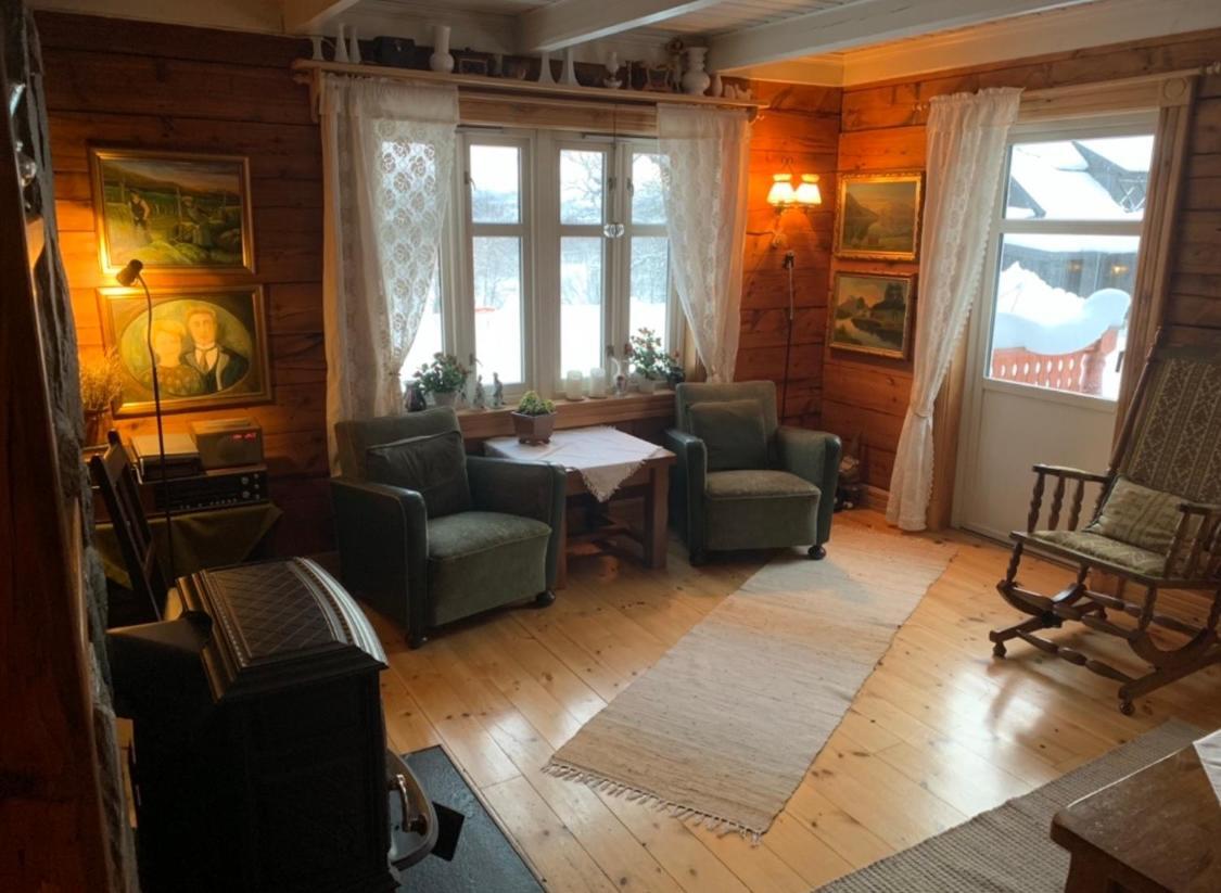 100 Years Old Norwegian Log House In Tromso Villa ภายนอก รูปภาพ